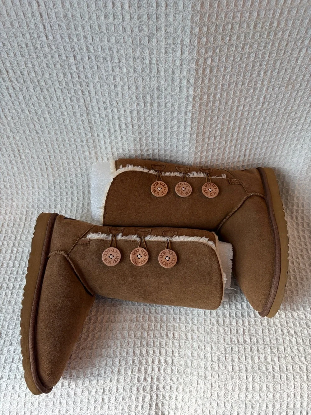 UGG Women’s Tall Bailey 3 Button Faux Fur Boot in Chestnut Size 10